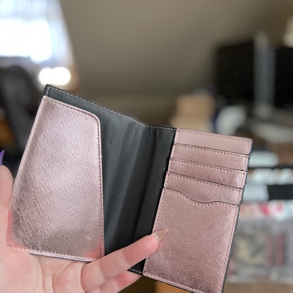 Victoria's Secret VS Passport Credit ID Card Travel Holder, Cover Folder (Pink) - Picture 9 of 12